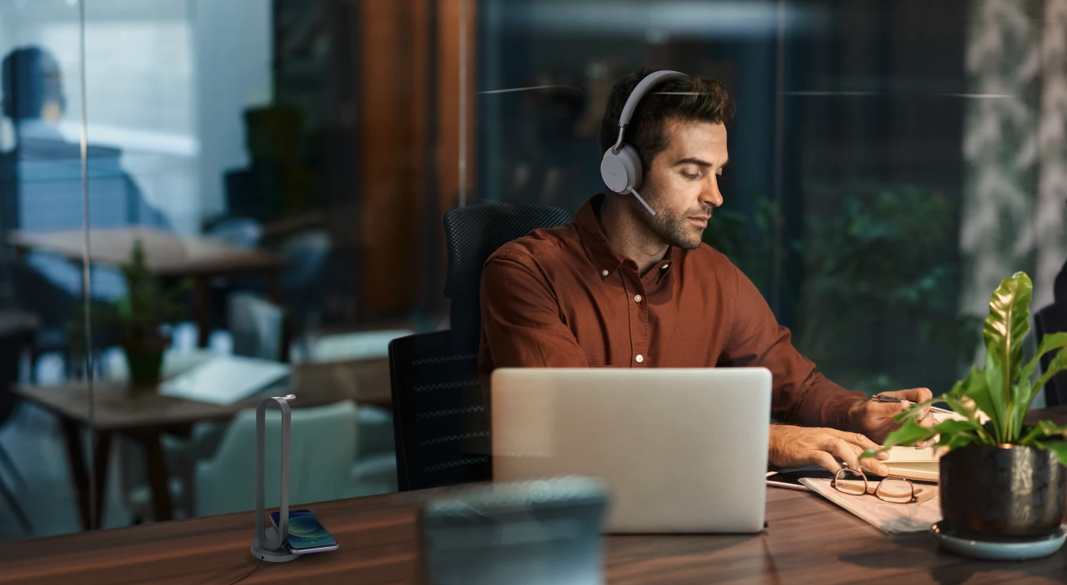 Yealink BH72 Lite Teams Stereo USB-C Wireless Headset, Light Gray 7 Yealink BH72 Lite Teams Stereo USB-C Wireless Headset, Light Gray - Image 6