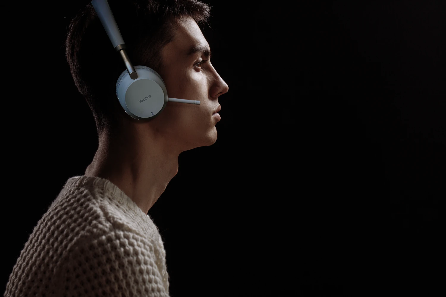 Yealink BH72 Lite Teams Stereo USB-C Wireless Headset, Light Gray 4 Yealink BH72 Lite Teams Stereo USB-C Wireless Headset, Light Gray - Image 3